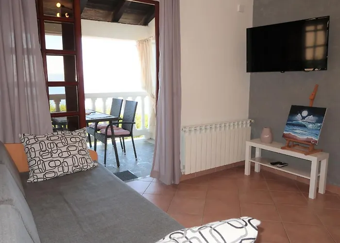 아파트 Ulika By Interhome 라브니